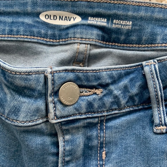 Old navy rockstar jeans with embroidered flowers - Picture 4 of 6